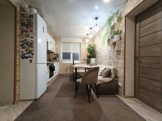 Продам двухкомнатную (2-комн.) квартиру, Сургутская ул, 27кА, Ханты-Мансийск г