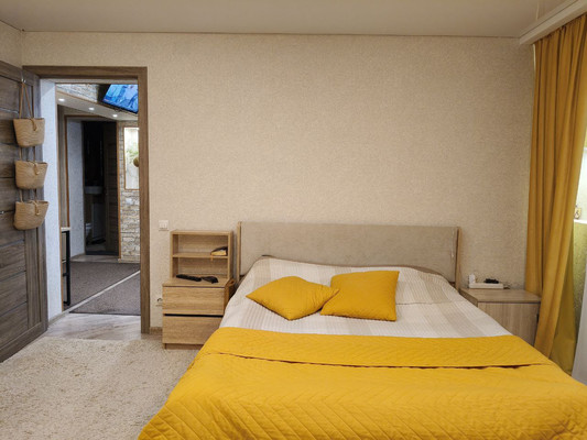 Продам двухкомнатную (2-комн.) квартиру, Сургутская ул, 27кА, Ханты-Мансийск г