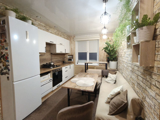 Продам двухкомнатную (2-комн.) квартиру, Сургутская ул, 27кА, Ханты-Мансийск г