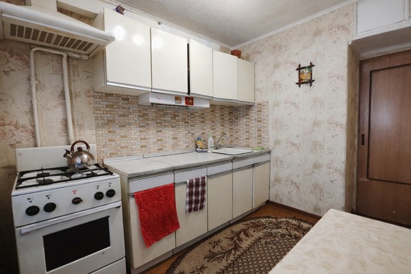 Продам двухкомнатную (2-комн.) квартиру, Полевая ул, 10, Латышская д