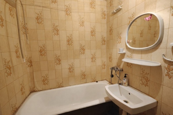 Продам двухкомнатную (2-комн.) квартиру, Полевая ул, 10, Латышская д