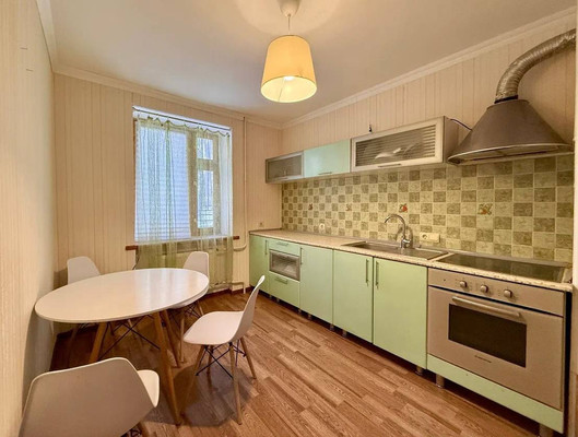 Продам двухкомнатную (2-комн.) квартиру, Севастопольская ул, 41к4, Симферополь г