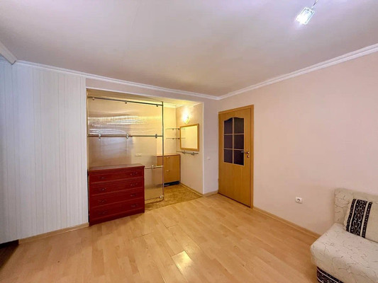 Продам двухкомнатную (2-комн.) квартиру, Севастопольская ул, 41к4, Симферополь г