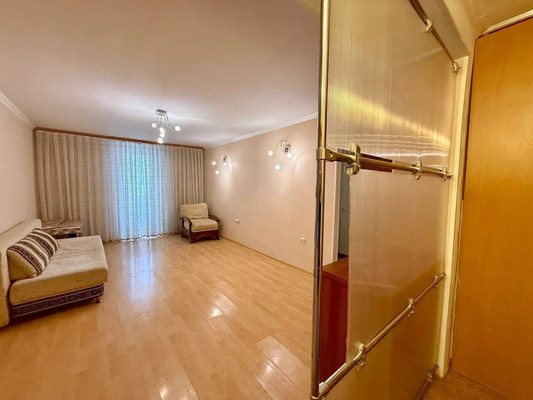 Продам двухкомнатную (2-комн.) квартиру, Севастопольская ул, 41к4, Симферополь г