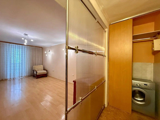 Продам двухкомнатную (2-комн.) квартиру, Севастопольская ул, 41к4, Симферополь г