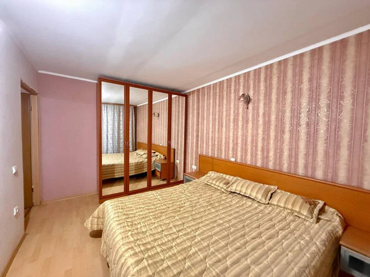 Продам двухкомнатную (2-комн.) квартиру, Севастопольская ул, 41к4, Симферополь г