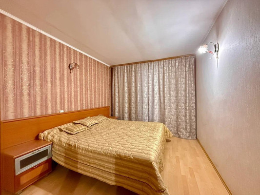 Продам двухкомнатную (2-комн.) квартиру, Севастопольская ул, 41к4, Симферополь г