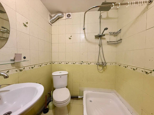 Продам двухкомнатную (2-комн.) квартиру, Севастопольская ул, 41к4, Симферополь г