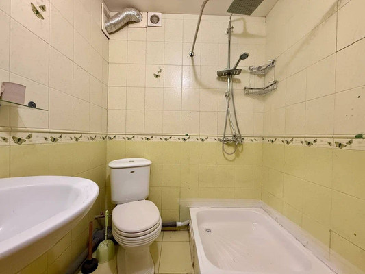 Продам двухкомнатную (2-комн.) квартиру, Севастопольская ул, 41к4, Симферополь г