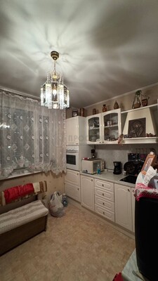 Продам двухкомнатную (2-комн.) квартиру, Осенний б-р, 10к1, Москва г