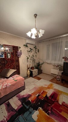 Продам двухкомнатную (2-комн.) квартиру, Осенний б-р, 10к1, Москва г