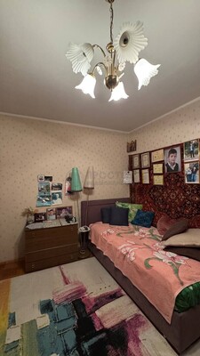 Продам двухкомнатную (2-комн.) квартиру, Осенний б-р, 10к1, Москва г
