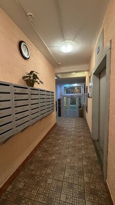 Продам двухкомнатную (2-комн.) квартиру, Осенний б-р, 10к1, Москва г