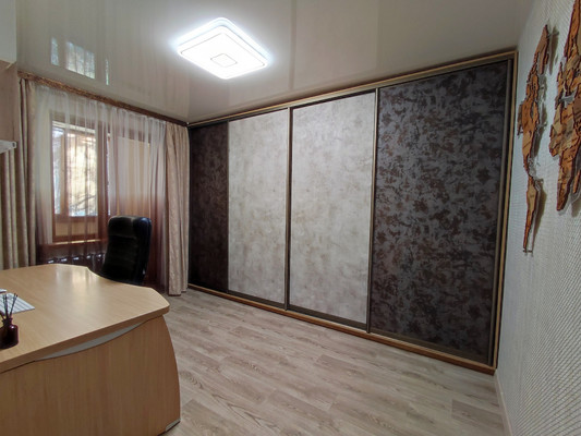 Продам многокомнатную квартиру, Балаклавская ул, 51, Симферополь г