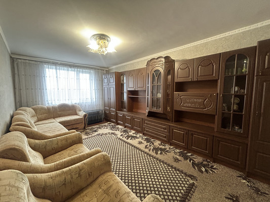 Продам трехкомнатную (3-комн.) квартиру, Цурцумия ул, 4а, Октябрьское пгт