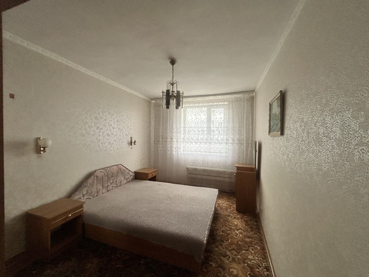 Продам трехкомнатную (3-комн.) квартиру, Цурцумия ул, 4а, Октябрьское пгт