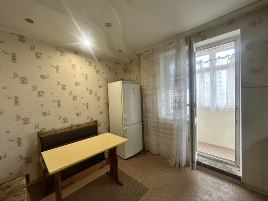 Продам трехкомнатную (3-комн.) квартиру, Цурцумия ул, 4а, Октябрьское пгт