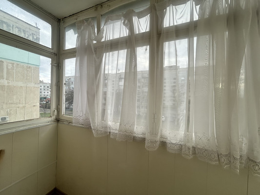 Продам трехкомнатную (3-комн.) квартиру, Цурцумия ул, 4а, Октябрьское пгт