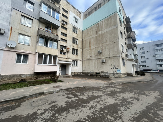 Продам трехкомнатную (3-комн.) квартиру, Цурцумия ул, 4а, Октябрьское пгт