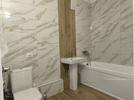 Продам трехкомнатную (3-комн.) квартиру, Парковый пр-кт, 56, Пермь г