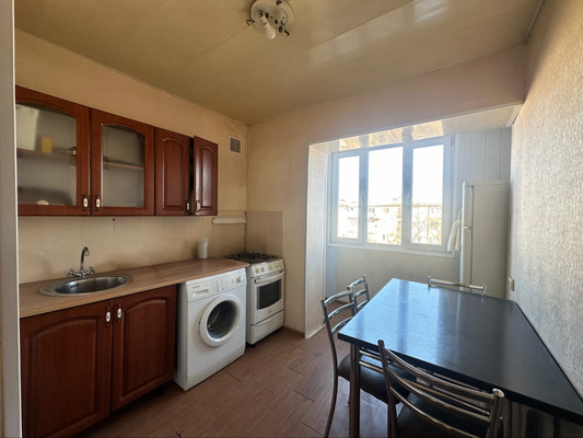 Продам двухкомнатную (2-комн.) квартиру, Чегемская ул, 66, Нальчик г