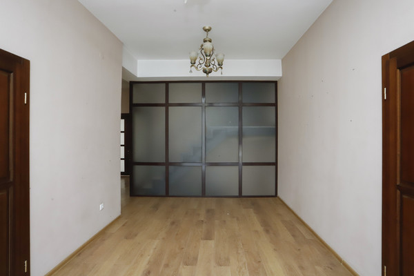 Продам коммерческое помещение 550 м2, Ипподромная ул, 1641, Иркутск г