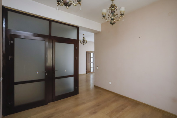 Продам коммерческое помещение 550 м2, Ипподромная ул, 1641, Иркутск г