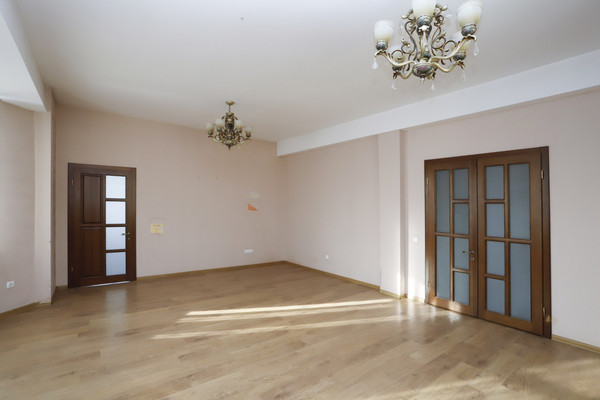 Продам коммерческое помещение 550 м2, Ипподромная ул, 1641, Иркутск г