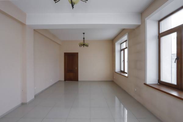 Продам коммерческое помещение 550 м2, Ипподромная ул, 1641, Иркутск г