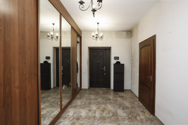 Продам коммерческое помещение 550 м2, Ипподромная ул, 1641, Иркутск г