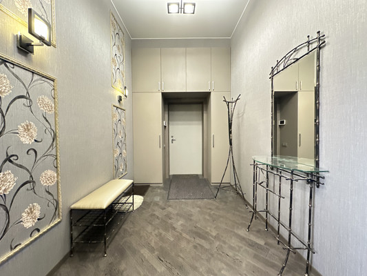 Продам трехкомнатную (3-комн.) квартиру, Черняховского ул, 30А, Санкт-Петербург г