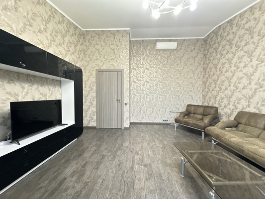 Продам трехкомнатную (3-комн.) квартиру, Черняховского ул, 30А, Санкт-Петербург г