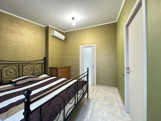 Продам трехкомнатную (3-комн.) квартиру, Черняховского ул, 30А, Санкт-Петербург г