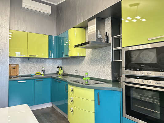 Продам трехкомнатную (3-комн.) квартиру, Черняховского ул, 30А, Санкт-Петербург г