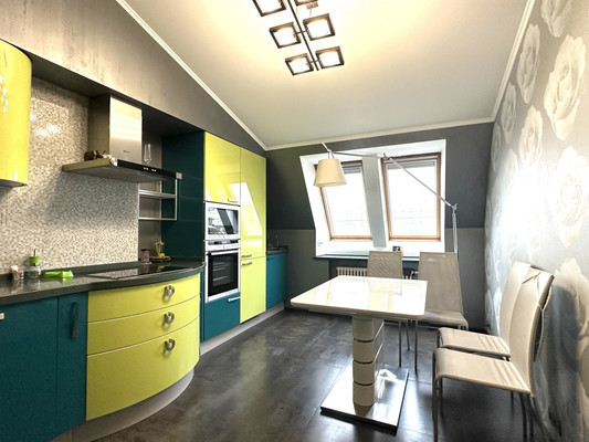 Продам трехкомнатную (3-комн.) квартиру, Черняховского ул, 30А, Санкт-Петербург г