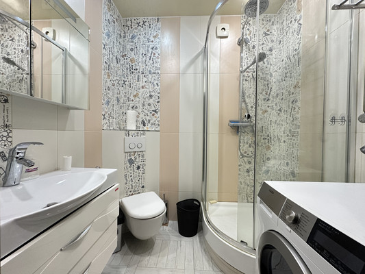 Продам трехкомнатную (3-комн.) квартиру, Черняховского ул, 30А, Санкт-Петербург г