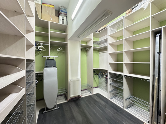 Продам трехкомнатную (3-комн.) квартиру, Черняховского ул, 30А, Санкт-Петербург г