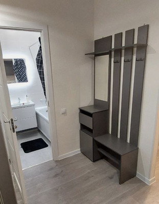 Продам однокомнатную (1-комн.) квартиру, Тихая ул, 3к3, Бугры п