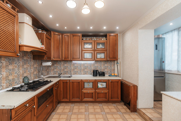 Продам трехкомнатную (3-комн.) квартиру, Ямская ул, 3к1, Ханты-Мансийск г