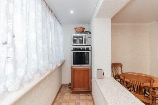 Продам трехкомнатную (3-комн.) квартиру, Ямская ул, 3к1, Ханты-Мансийск г