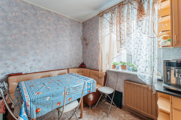 Продам трехкомнатную (3-комн.) квартиру, Звёздная ул, 5к1, Санкт-Петербург г