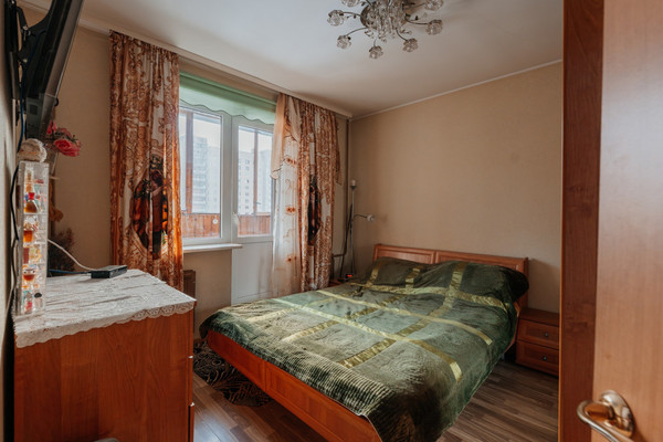 Продам трехкомнатную (3-комн.) квартиру, Звёздная ул, 5к1, Санкт-Петербург г