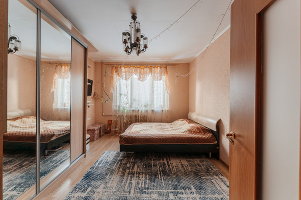 Продам трехкомнатную (3-комн.) квартиру, Звёздная ул, 5к1, Санкт-Петербург г