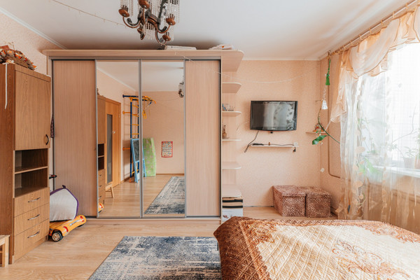 Продам трехкомнатную (3-комн.) квартиру, Звёздная ул, 5к1, Санкт-Петербург г