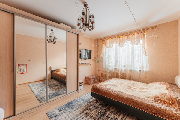 Продам трехкомнатную (3-комн.) квартиру, Звёздная ул, 5к1, Санкт-Петербург г