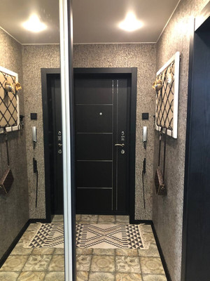 Продам трехкомнатную (3-комн.) квартиру, Большая Московская ул, 110/2, Великий Новгород г