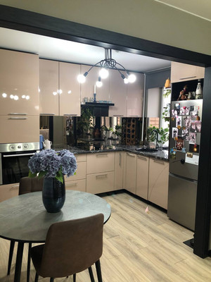 Продам трехкомнатную (3-комн.) квартиру, Большая Московская ул, 110/2, Великий Новгород г