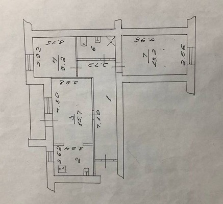 Продам трехкомнатную (3-комн.) квартиру, Большая Московская ул, 110/2, Великий Новгород г