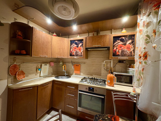 Продам трехкомнатную (3-комн.) квартиру, Родионова ул, 9, Химки г