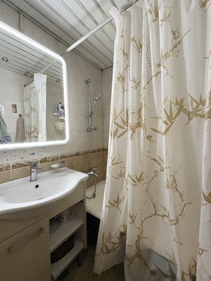 Продам трехкомнатную (3-комн.) квартиру, Родионова ул, 9, Химки г